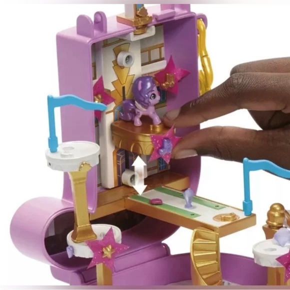 My Little Pony Mini World Magic Creation Zephyr Heights Playset - Picture 8 of 13